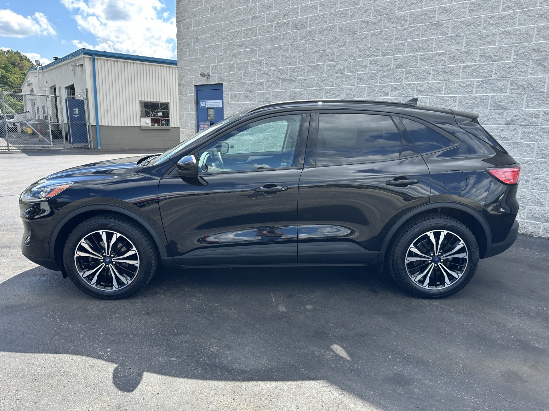 Certified 2022 Ford Escape SE w/ SE Sport Appearance Package AWD/4WD image 4