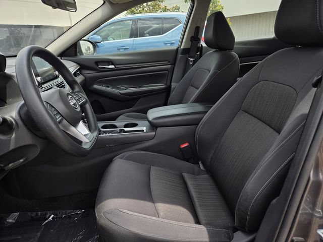 Used 2025 Nissan Altima 2.5 SV FWD image 12