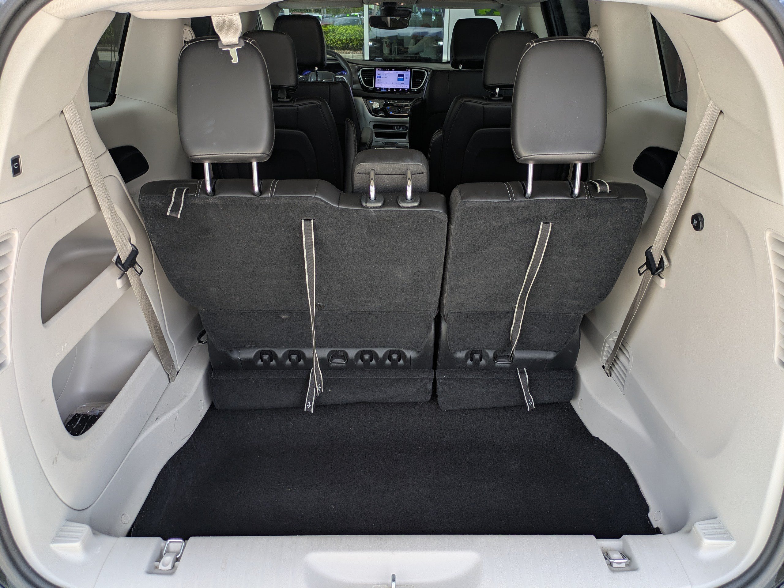 Used 2024 Chrysler Pacifica Touring-L FWD image 13