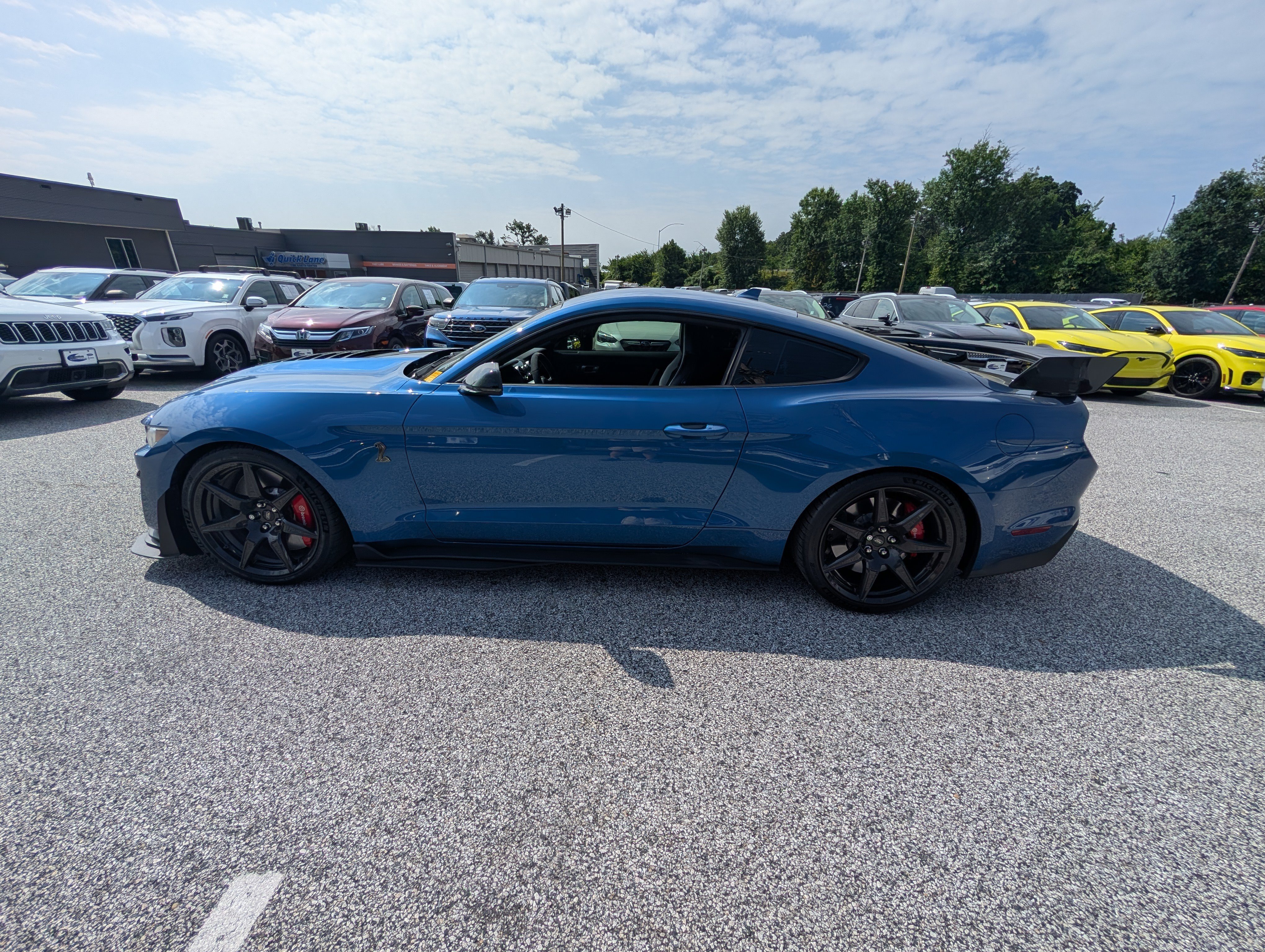 Certified 2020 Ford Mustang Shelby GT500 w/ Carbon Fiber Track Pack RWD image 3