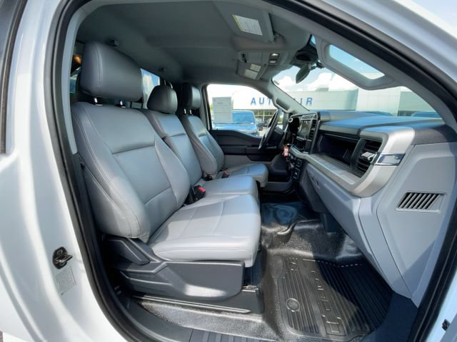 Certified 2023 Ford F550 4x4 Regular Cab Super Duty image 26