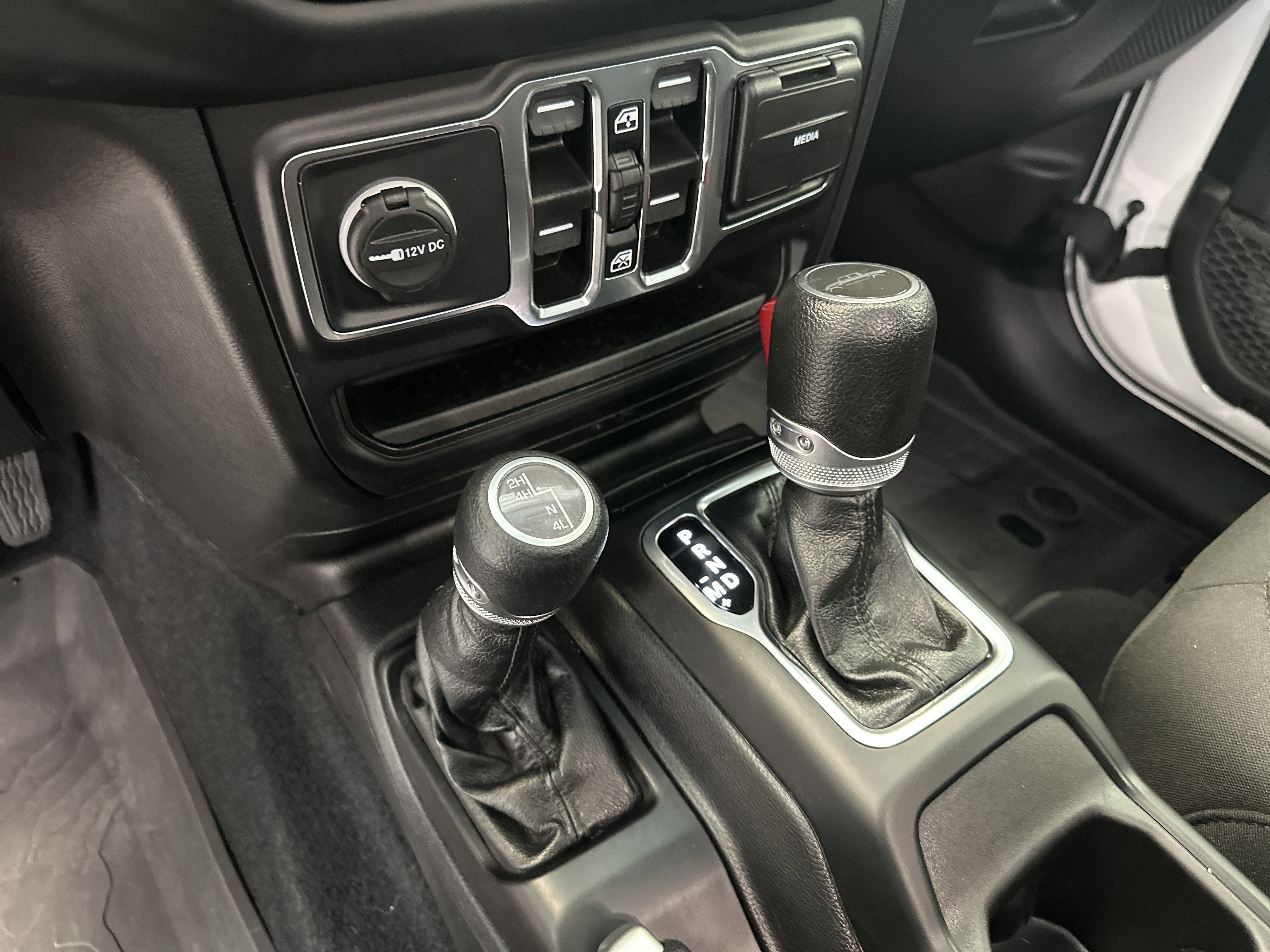 Used 2023 Jeep Gladiator Sport image 25