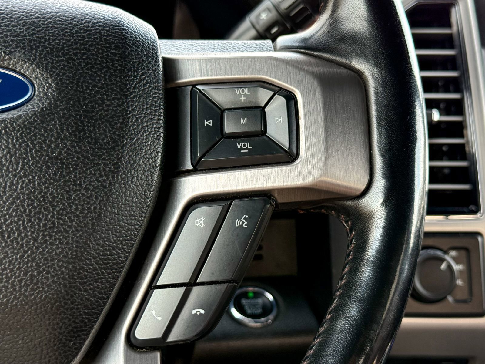 Certified 2019 Ford F250 Platinum w/ Platinum Ultimate Package image 42