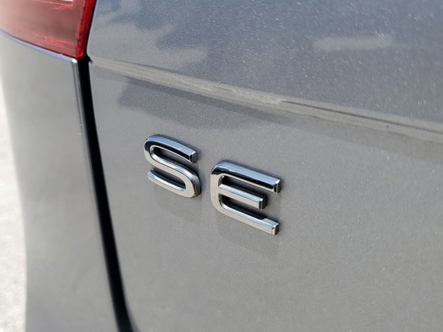 Used 2022 Volkswagen Tiguan SE R-Line image 12