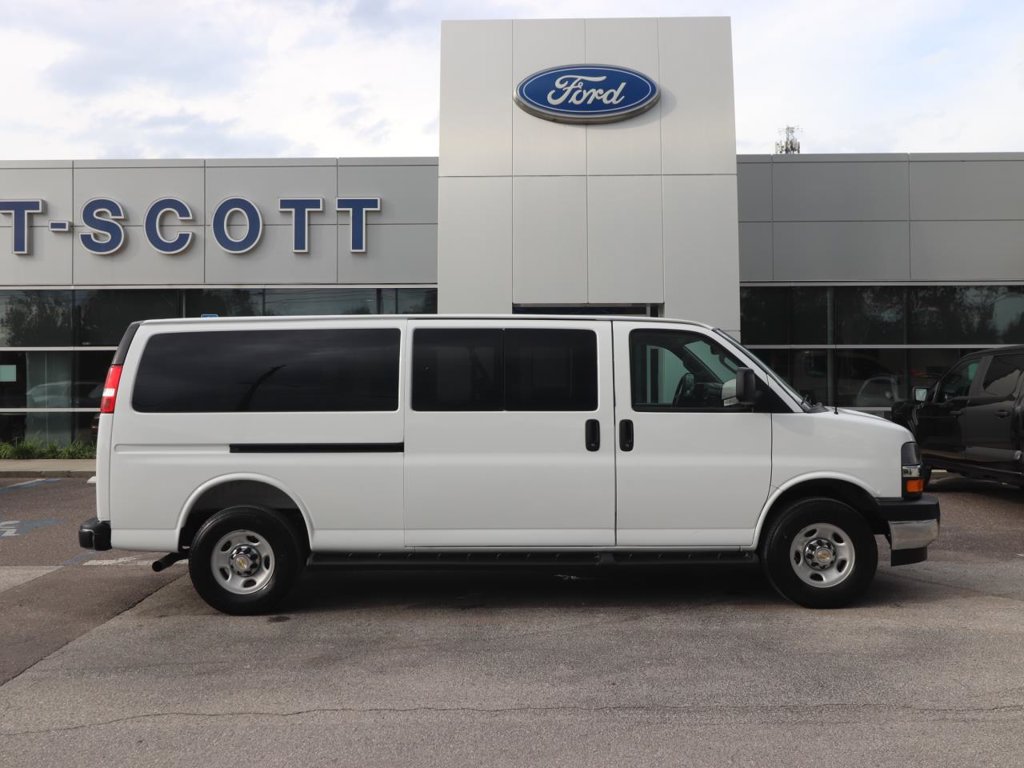Used 2025 Chevrolet Express 3500 LT w/ LT Preferred Equipment Group RWD image 19