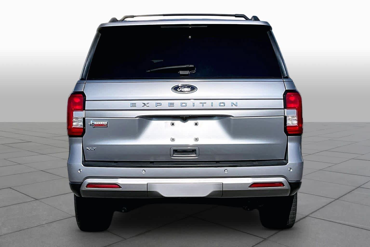 Certified 2024 Ford Expedition XLT RWD image 5