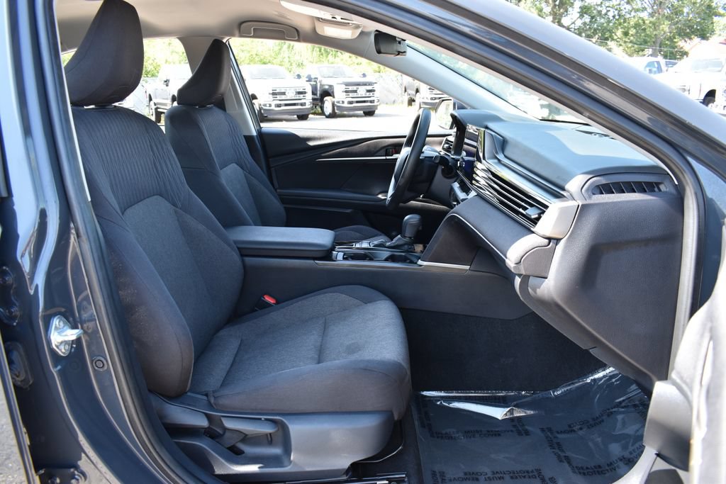 Used 2025 Toyota Camry LE FWD image 32