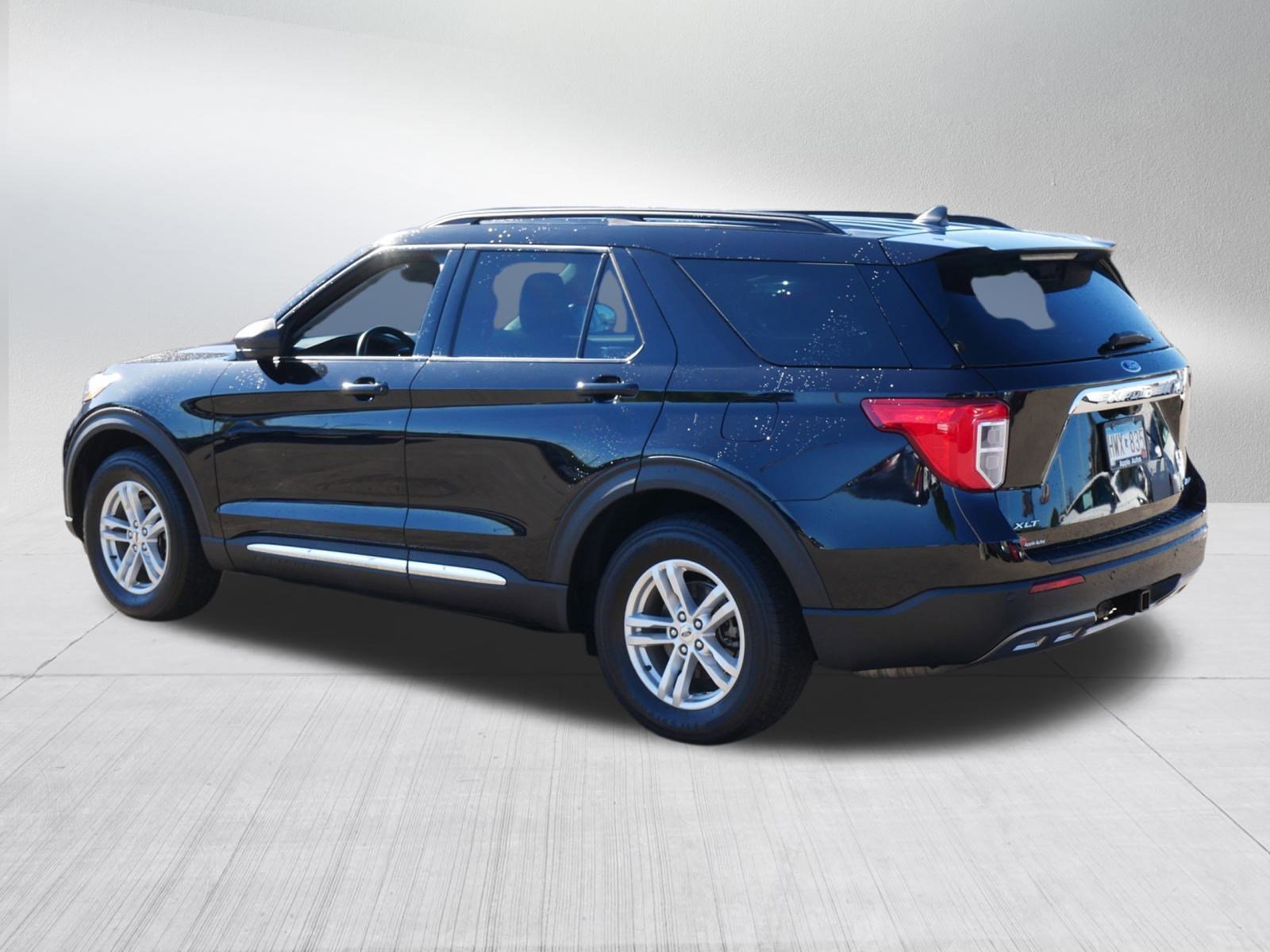 Certified 2022 Ford Explorer XLT w/ Equipment Group 202A image 3