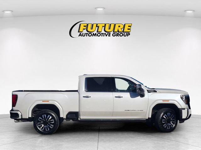 Used 2024 GMC Sierra 2500 Denali Ultimate AWD/4WD image 3