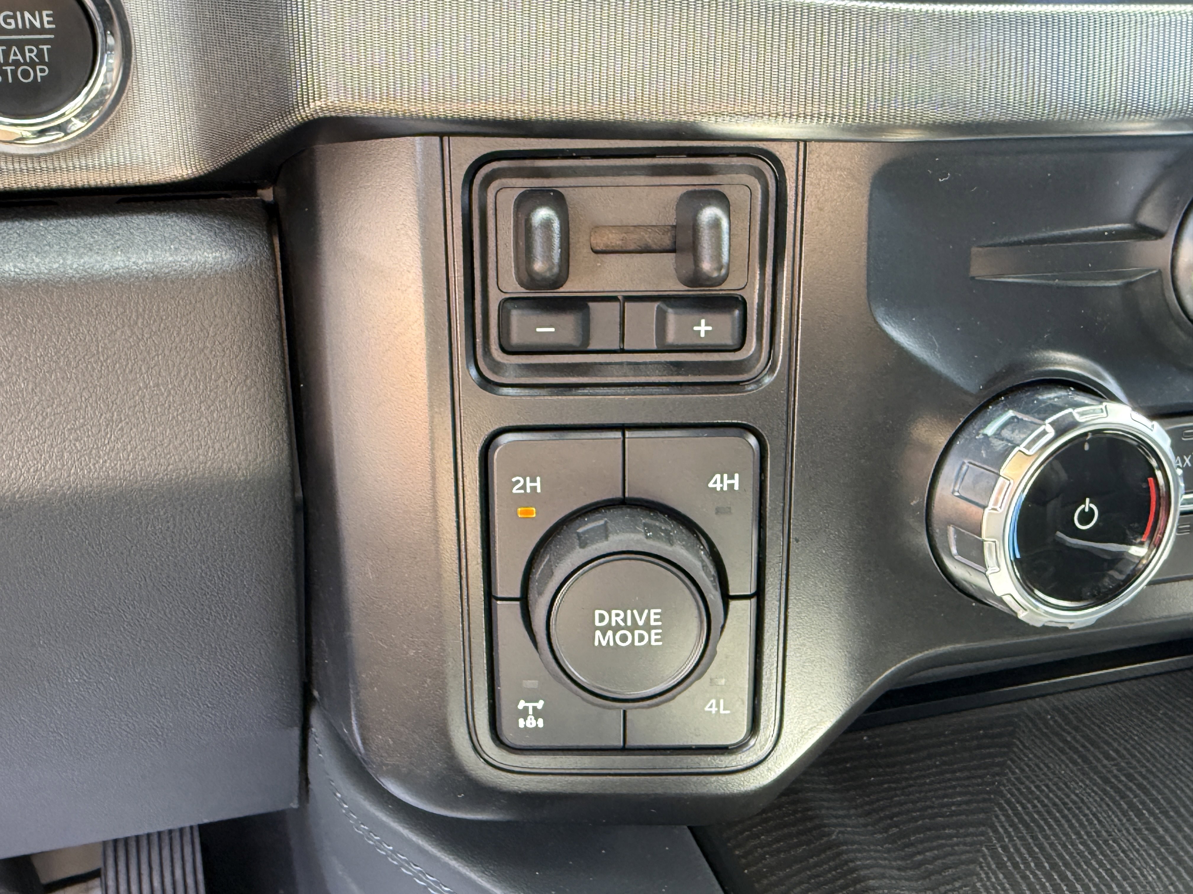 Certified 2025 Ford F250 Platinum w/ FX4 Off-Road Package image 23