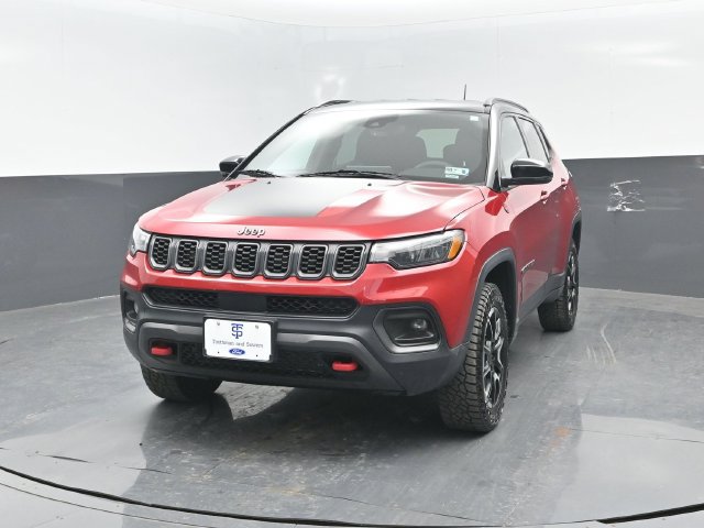 Used 2025 Jeep Compass Trailhawk AWD/4WD image 23