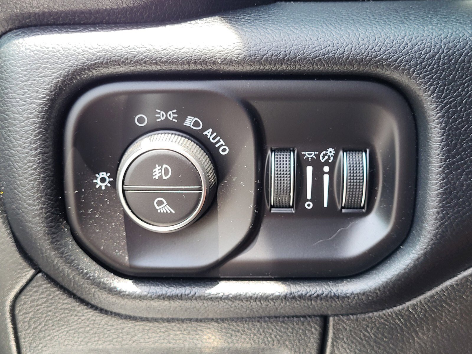 Used 2021 RAM 1500 Laramie AWD/4WD image 24