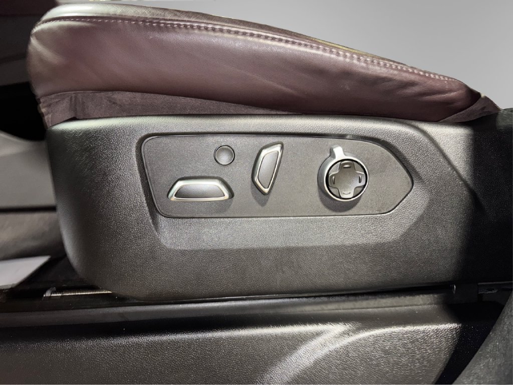 Used 2023 Cadillac Escalade Premium Luxury Platinum AWD/4WD image 32