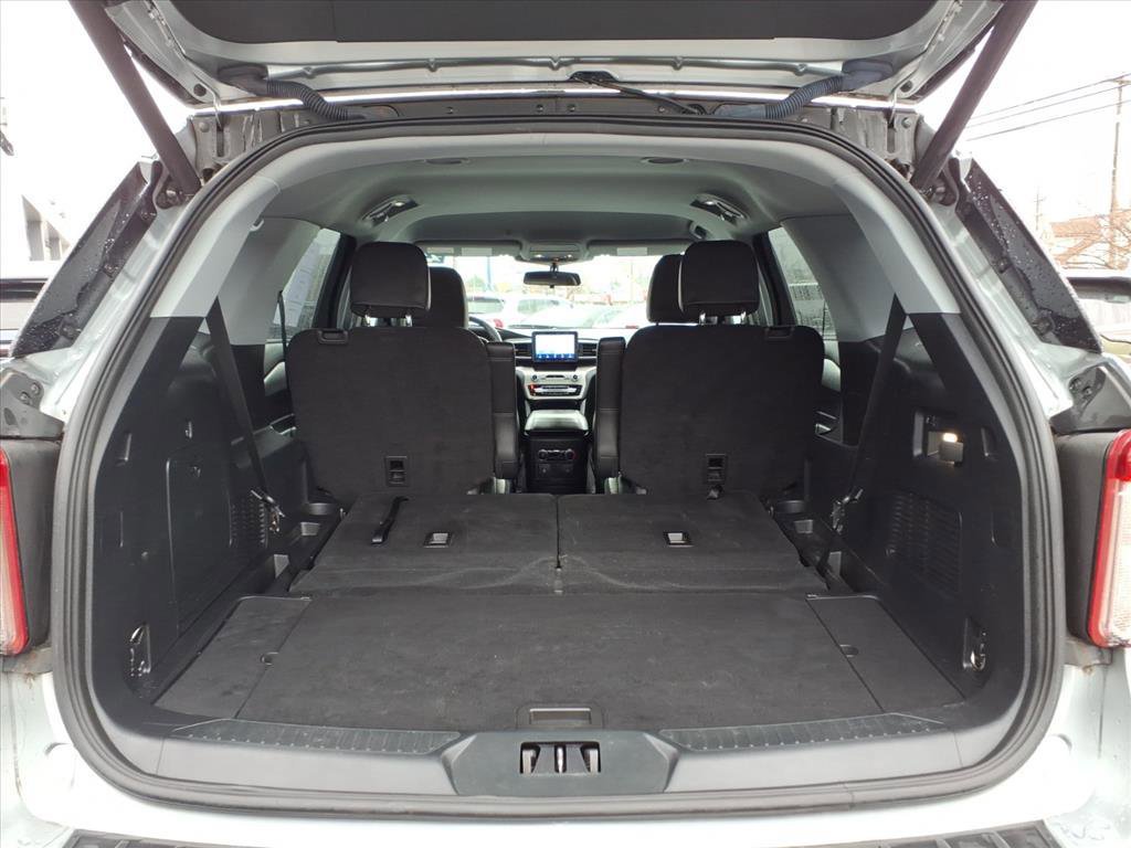 Certified 2022 Ford Explorer XLT w/ Equipment Group 202A image 12