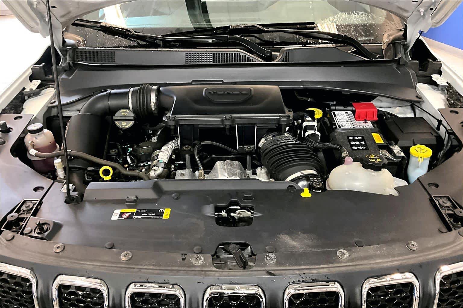 Used 2024 Jeep Compass Latitude AWD/4WD image 30