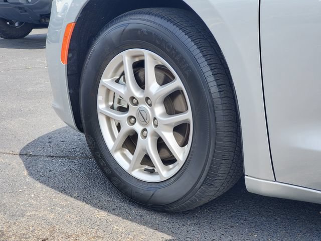 Used 2023 Chrysler Pacifica Touring-L FWD image 34