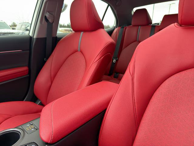 Used 2024 Toyota Camry XSE w/ Navigation Package image 31