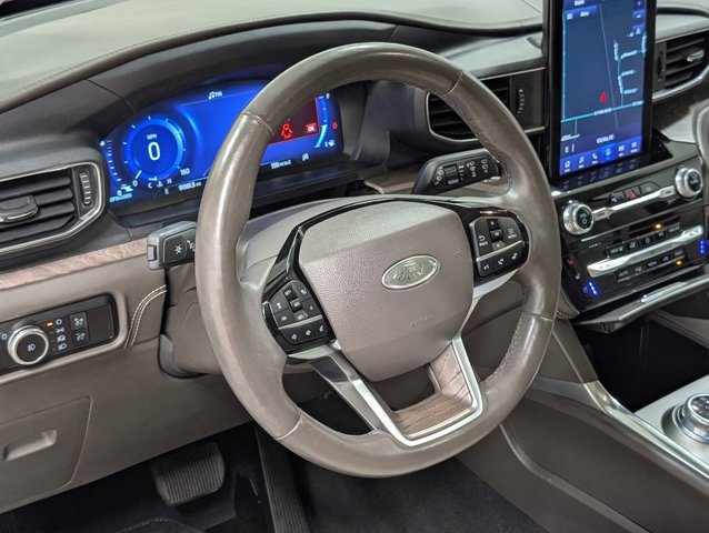 Certified 2022 Ford Explorer Platinum w/ Equipment Group 601A AWD/4WD image 9
