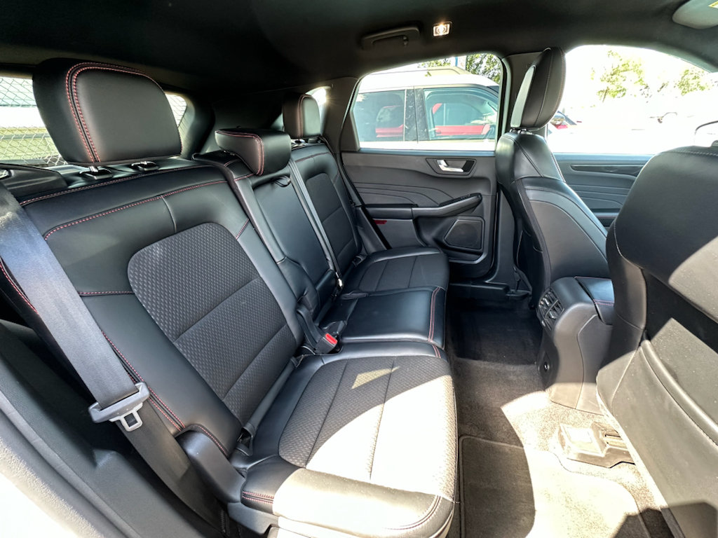Certified 2025 Ford Escape ST-Line Select AWD/4WD image 23