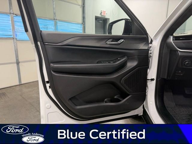 Used 2024 Jeep Grand Cherokee Altitude AWD/4WD image 22
