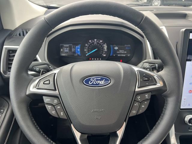 Certified 2024 Ford Edge Titanium w/ Equipment Group 301A AWD/4WD image 21