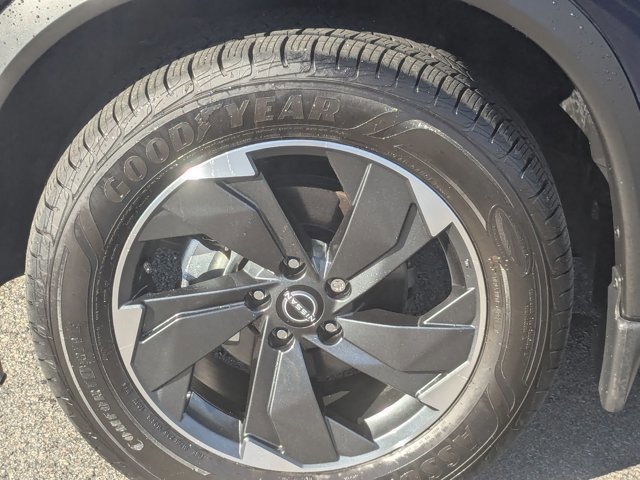 Used 2024 Nissan Rogue SV w/ SV Premium Package image 10