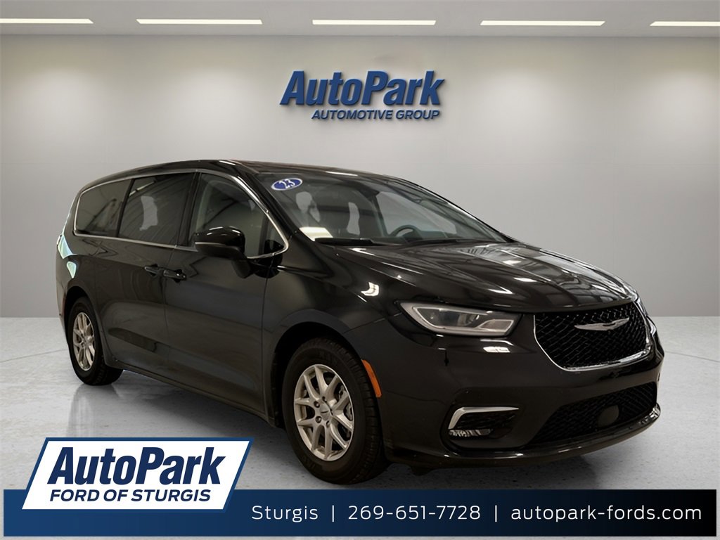 Used 2023 Chrysler Pacifica Touring-L