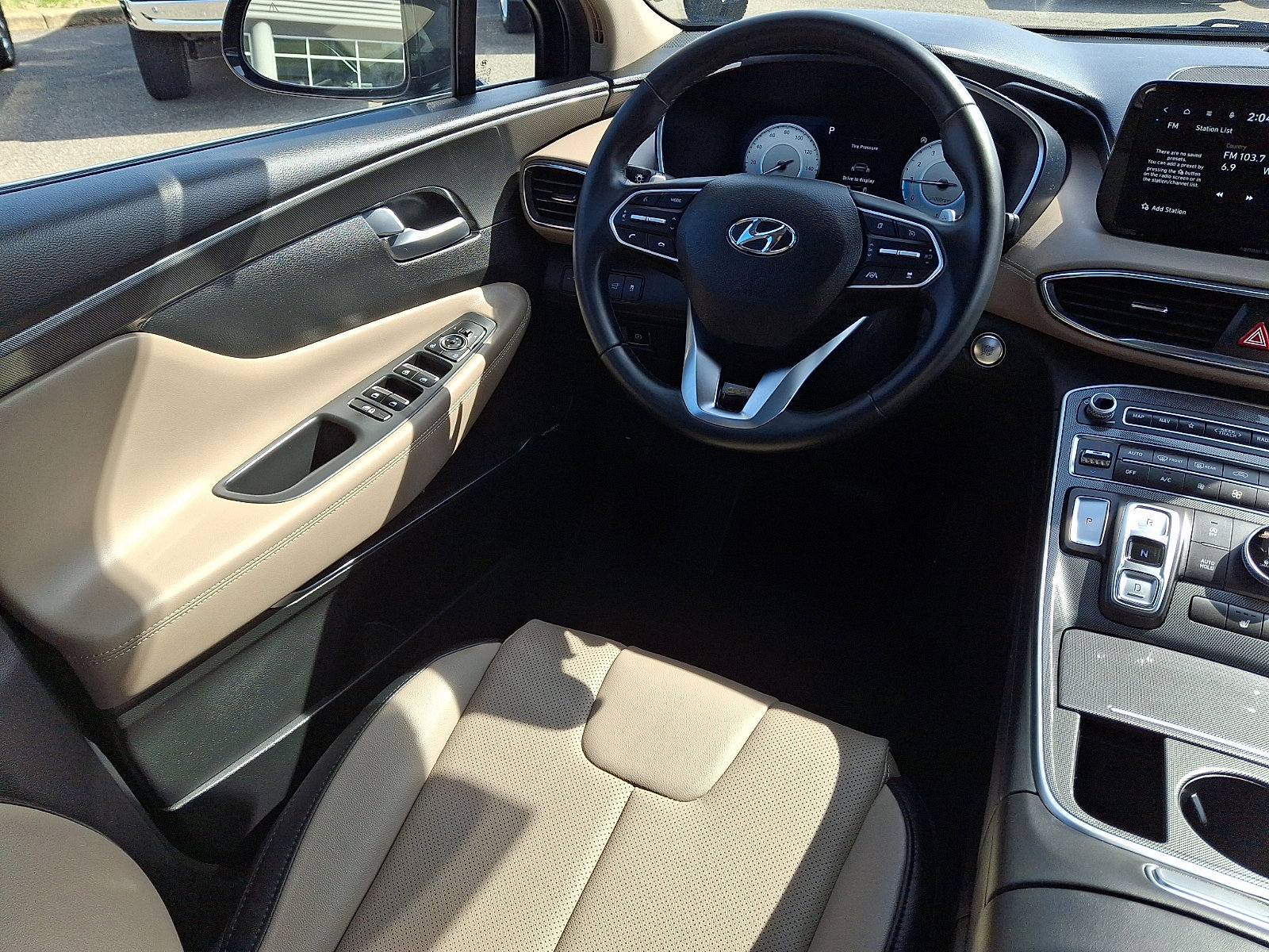 Used 2023 Hyundai Santa Fe SEL w/ Premium Package image 14
