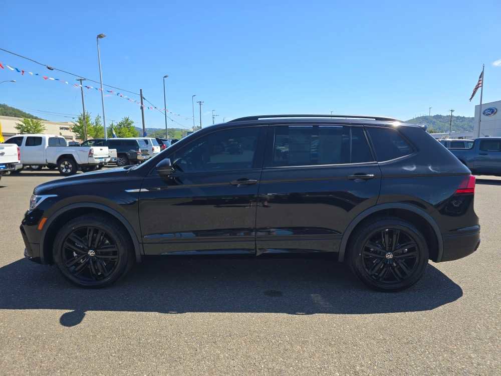 Used 2022 Volkswagen Tiguan SE R-Line AWD/4WD image 2