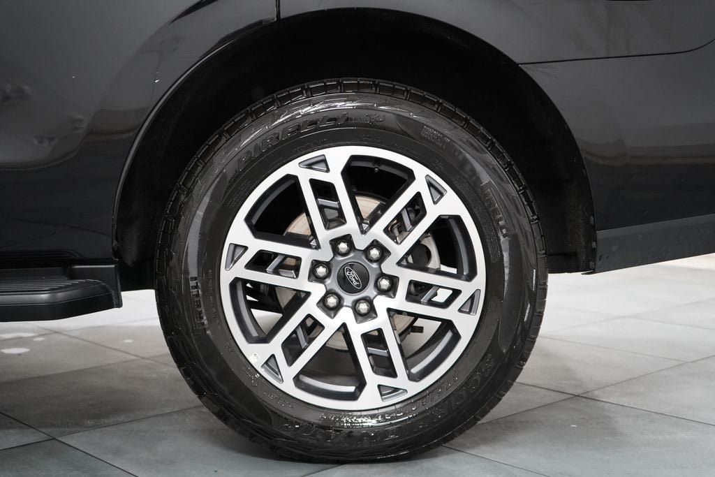 Certified 2025 Ford Expedition Active AWD/4WD image 37