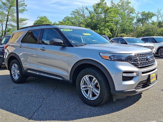 Certified 2023 Ford Explorer XLT w/ Equipment Group 202A AWD/4WD image 25