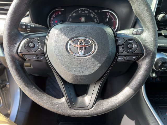 Used 2025 Toyota RAV4 XLE AWD/4WD image 19
