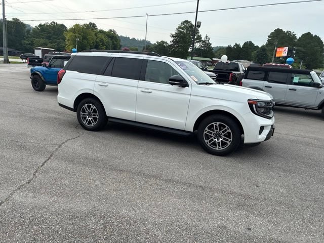 Certified 2025 Ford Expedition Active AWD/4WD image 46
