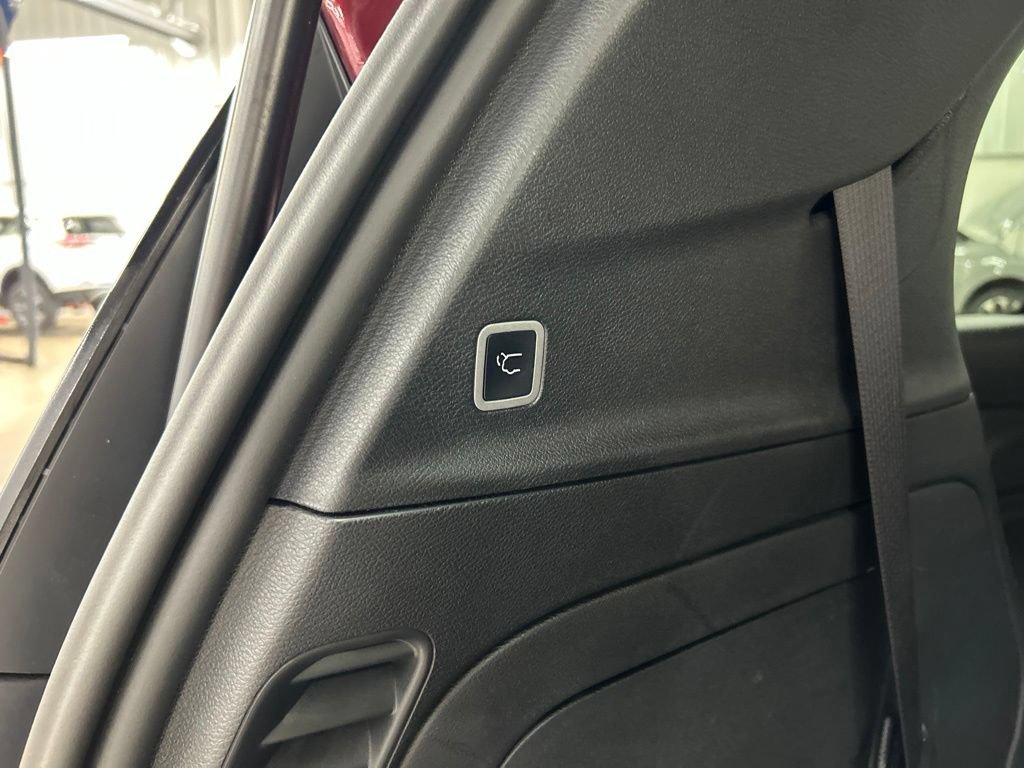 Used 2022 Chrysler Pacifica Touring-L w/ S Appearance Package FWD image 31