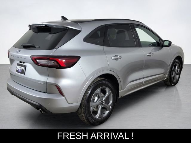 Certified 2023 Ford Escape ST-Line w/ Tech Pack #1 AWD/4WD image 3