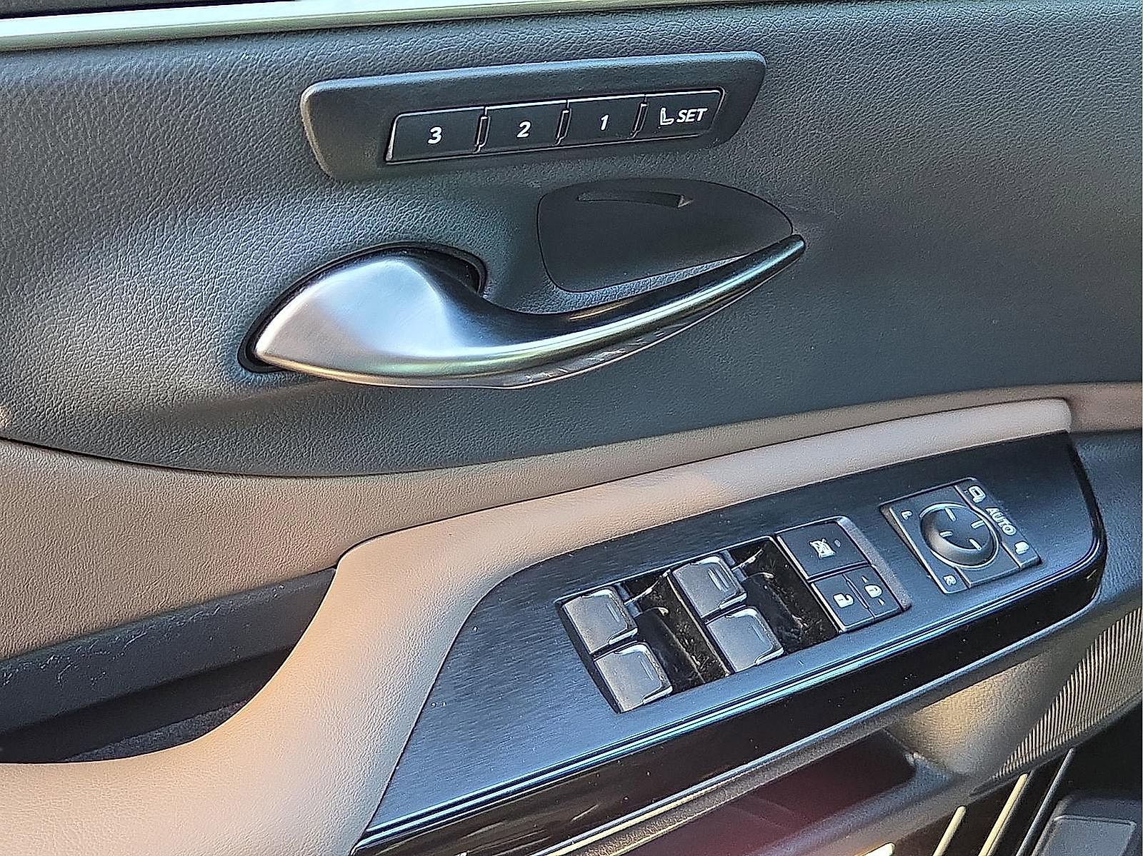 Used 2023 Lexus ES 350 w/ Premium Package image 13