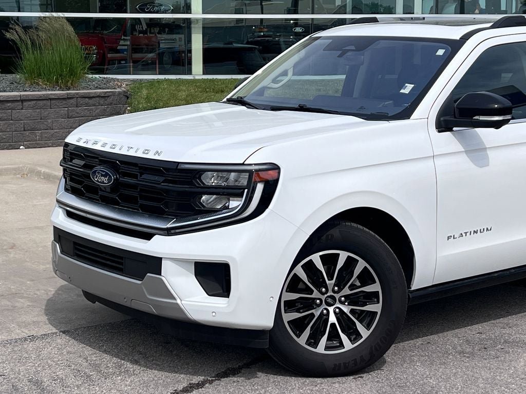 Certified 2025 Ford Expedition Platinum AWD/4WD image 2