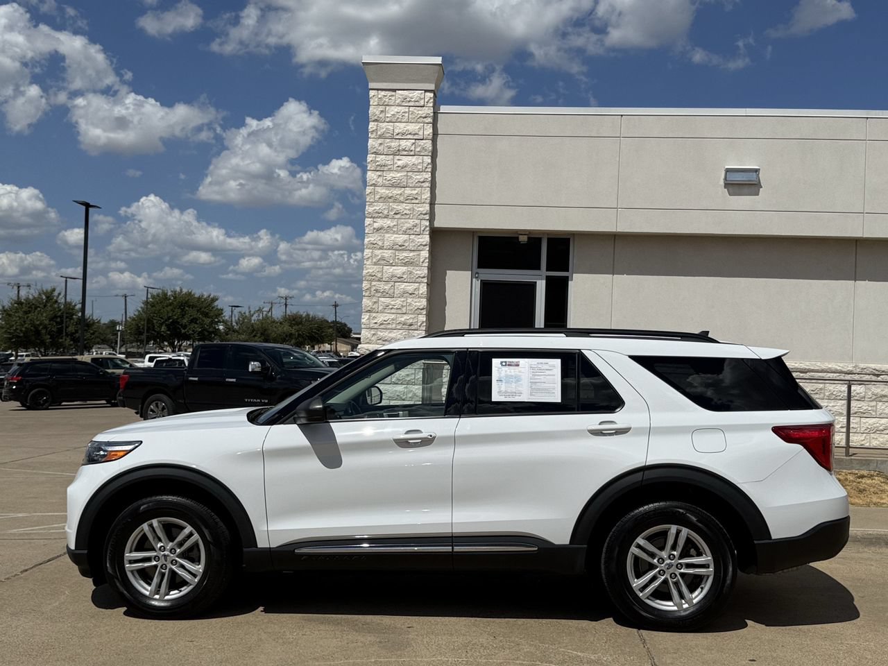 Certified 2023 Ford Explorer XLT AWD/4WD image 3