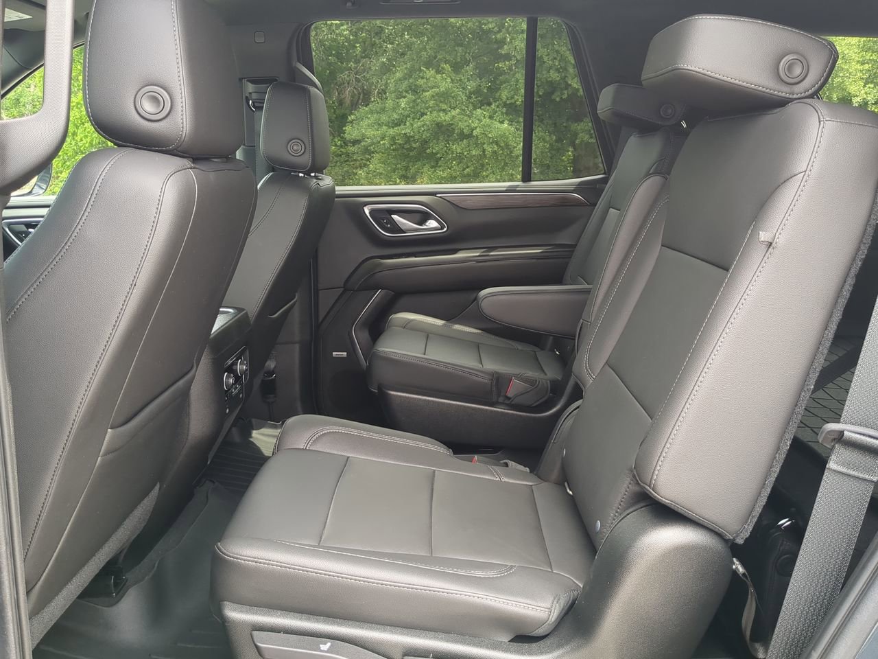 Used 2021 Chevrolet Tahoe Z71 w/ Z71 Signature Package AWD/4WD image 12