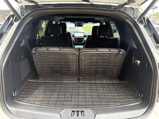 Certified 2025 Ford Explorer Platinum RWD image 11