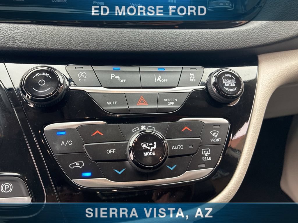 Used 2024 Chrysler Pacifica Touring-L FWD image 40