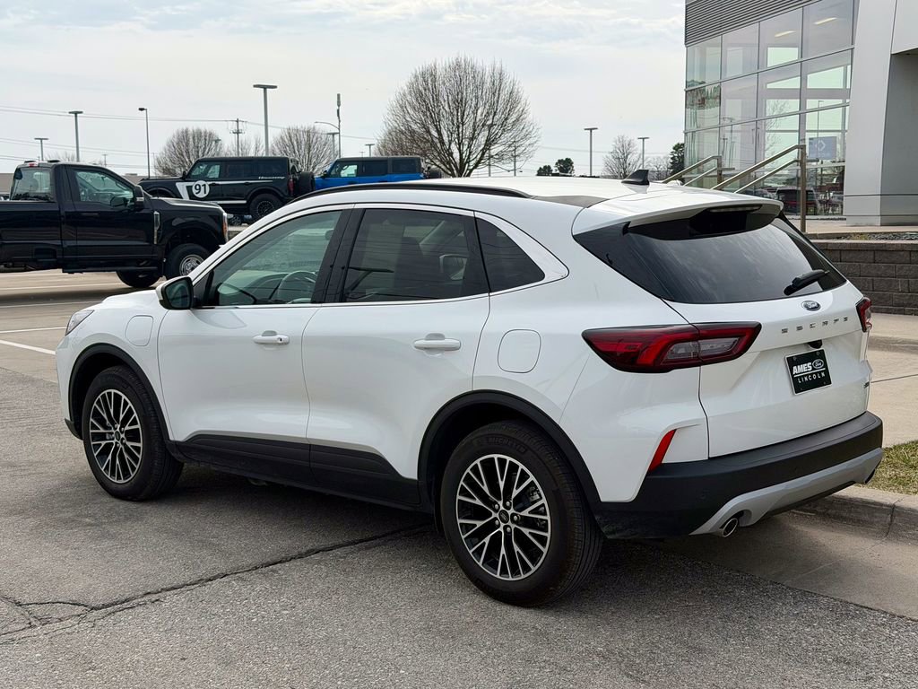 Certified 2025 Ford Escape SE image 4