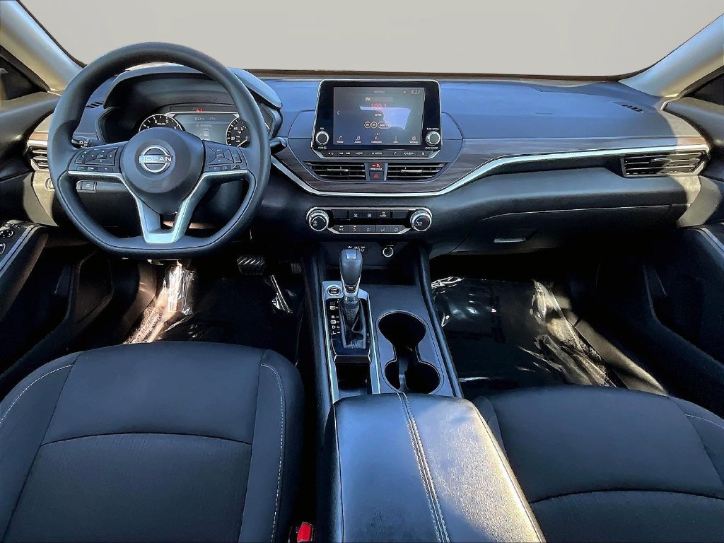 Used 2025 Nissan Altima 2.5 SV FWD image 7