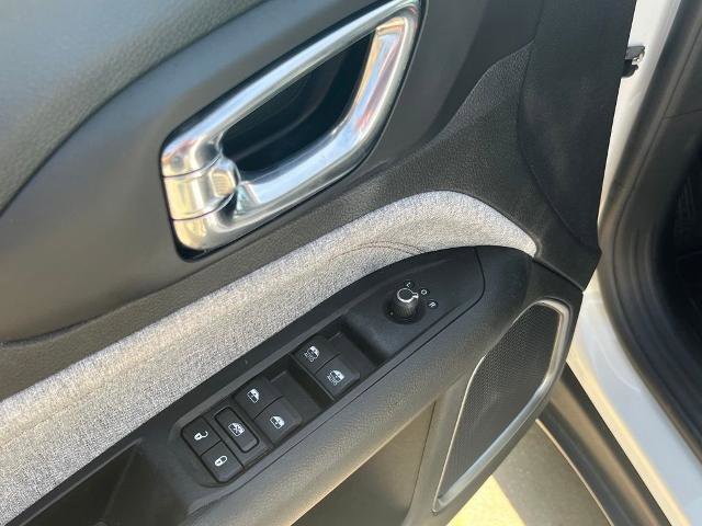 Used 2022 Jeep Compass Latitude image 30