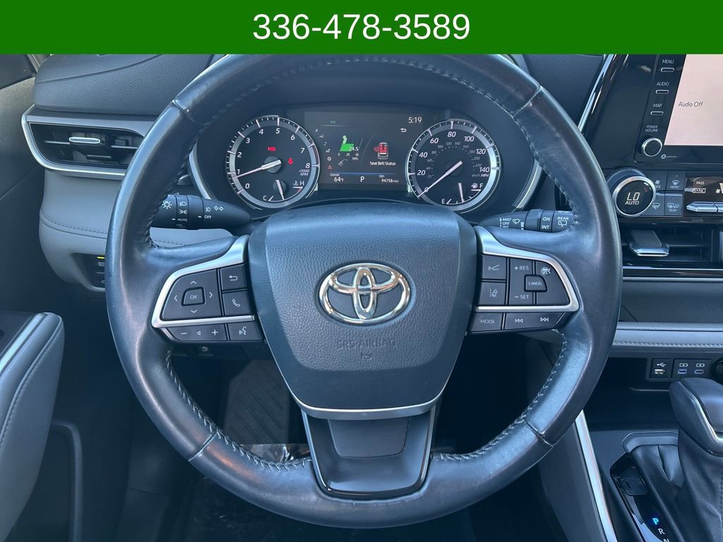 Used 2022 Toyota Highlander XLE FWD image 14
