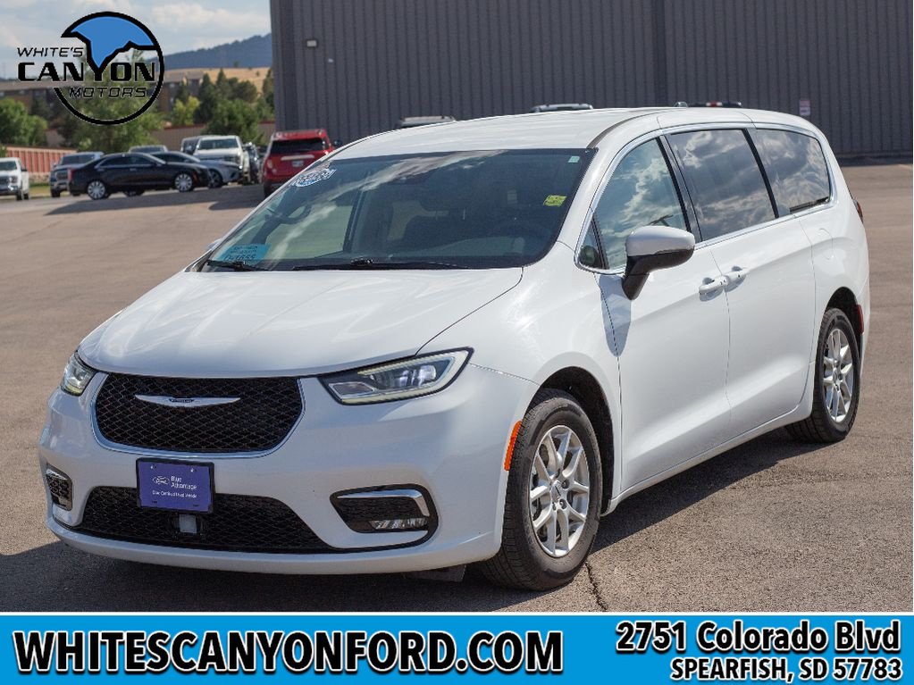 Used 2023 Chrysler Pacifica Touring-L FWD image 15