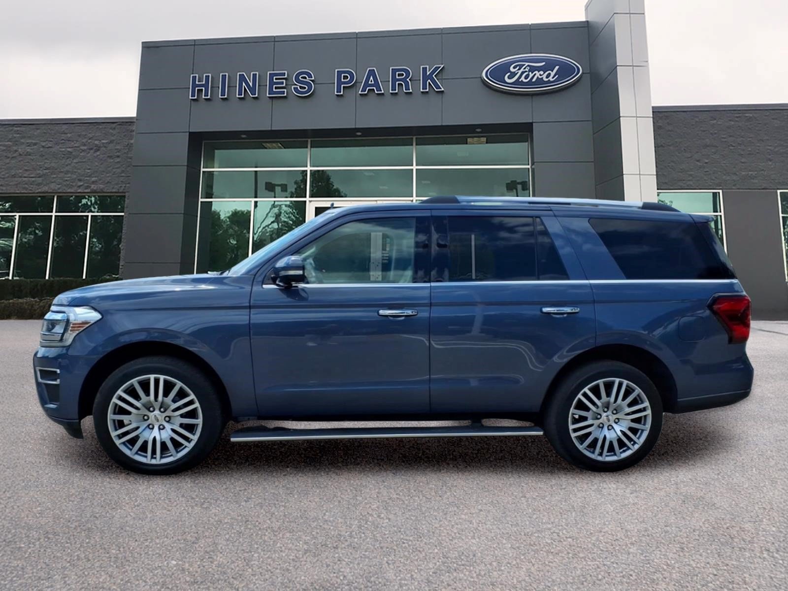 Certified 2023 Ford Expedition Limited AWD/4WD image 4