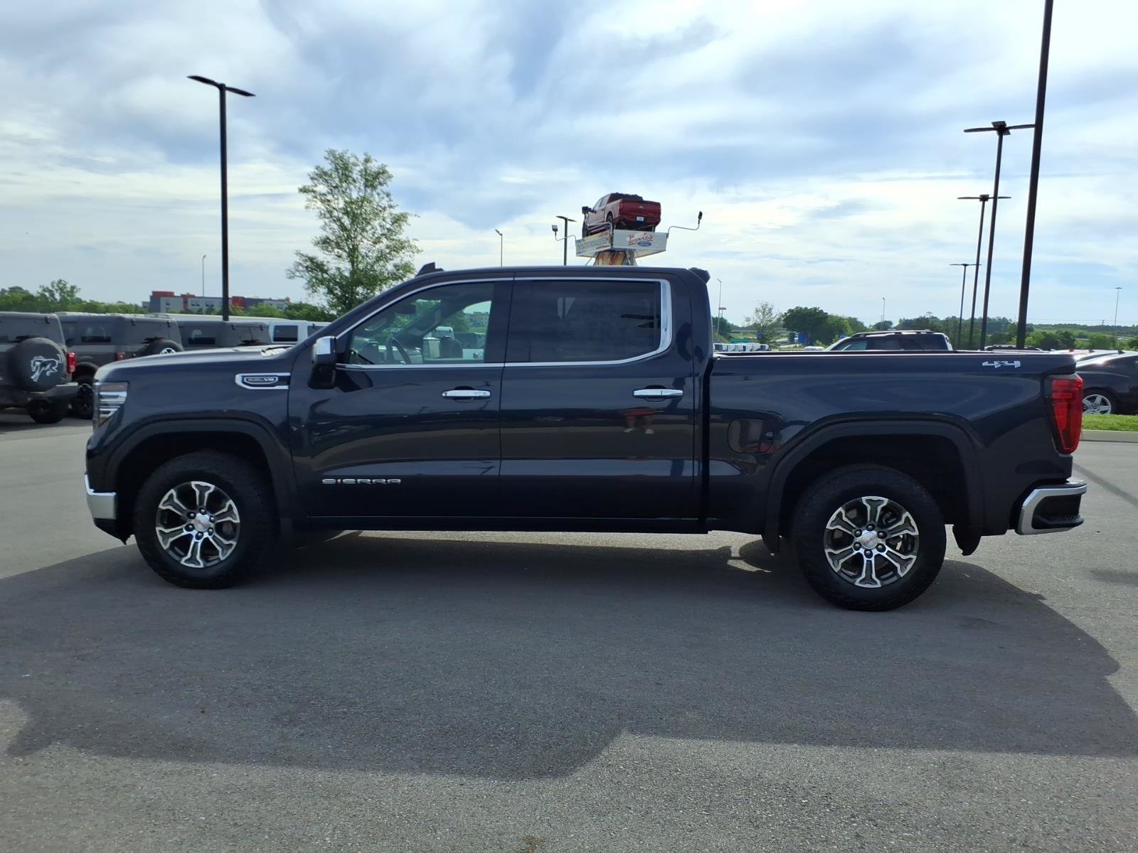 Used 2025 GMC Sierra 1500 SLT AWD/4WD image 6