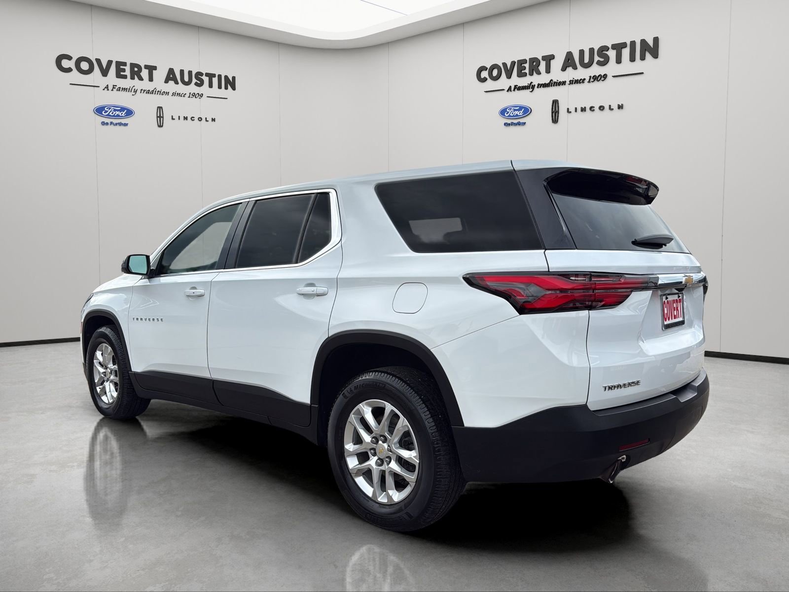 Used 2022 Chevrolet Traverse LS w/ LPO, Cargo Package FWD image 3