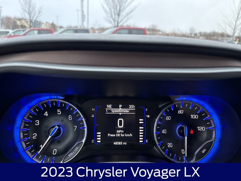 Used 2023 Chrysler Voyager LX image 20